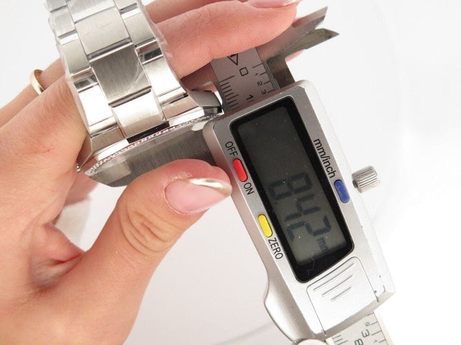 Montre montre CONCORD mariner quartz 41 mm en acier diamants 58 Facettes 257592