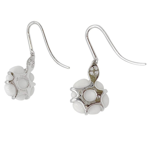 Boucles d'oreilles Boucles d'oreilles Chanel, "Camélia", or blanc, diamants. 58 Facettes 32717