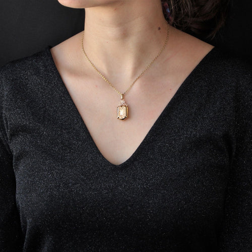 Pendentif Petit médaillon ancien en or rose ciselé 58 Facettes 21-594