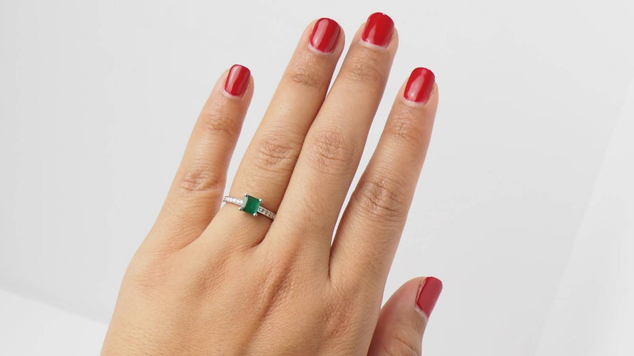 Bague Bague en or blanc, émeraude et diamants 58 Facettes 30944