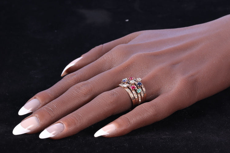 Bague 59 Une bague victorienne en pierres précieuses vieille de 140 ans - saphirs, rubis, émeraudes 58 Facettes 23360-0334