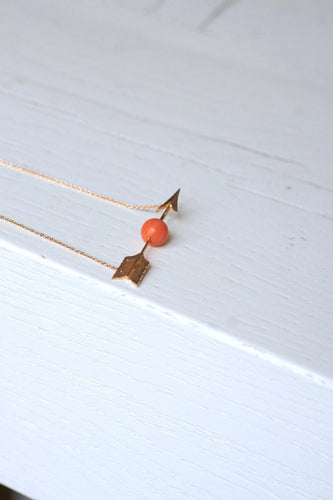 Collier Collier flèche ancien or et corail 58 Facettes