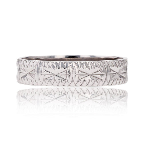 Bague 53 Alliance gravée or blanc 58 Facettes 15-399A