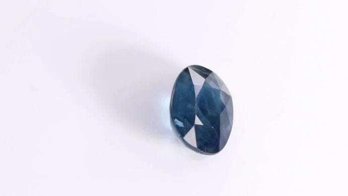 Gemstone Saphir bleu chauffé 3,67cts certificat GCI 58 Facettes 270