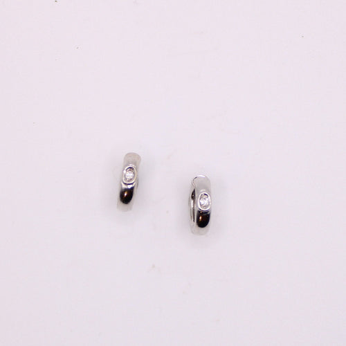 Boucles d'oreilles Créoles petites en or blanc 18k et diamants 58 Facettes