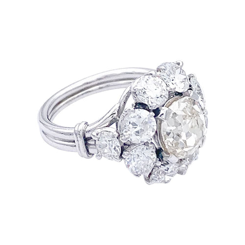 Bague 49 Bague marguerite diamants, platine. 58 Facettes 32928