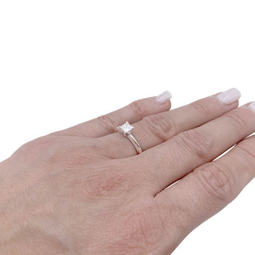 Bague 49 Bague Tiffany&Co. en platine, diamant taille princesse. 58 Facettes 32376