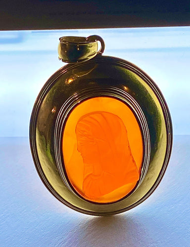 Pendentif Pendentif Or jaune Camée en cornaline 58 Facettes AB284