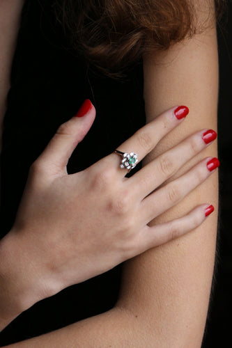 Bague Bague Fleur Moderniste émeraude 58 Facettes 509