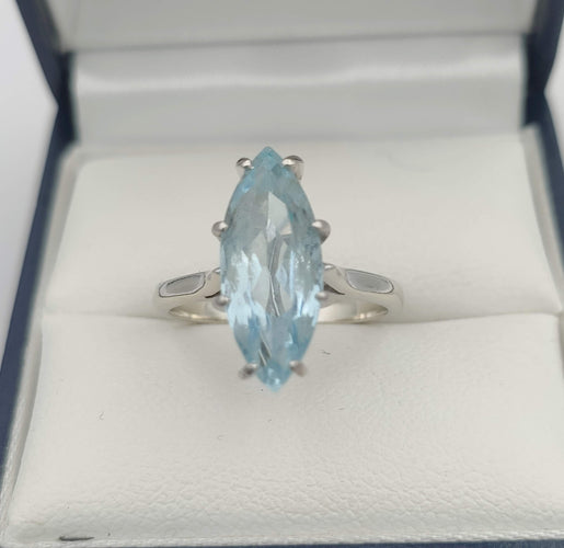 Bague 50 Bague or 18K avec aigue marine taille marquise 58 Facettes