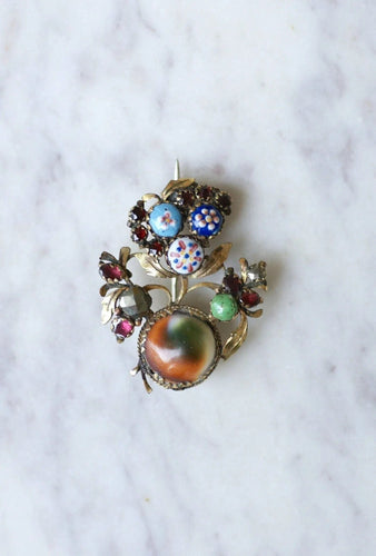 Broche Broche ancienne operculum, grenat, et porcelaine 58 Facettes