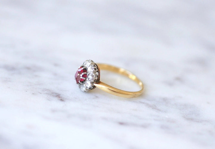 Bague Bague marguerite spinelle rouge entourage diamants 58 Facettes