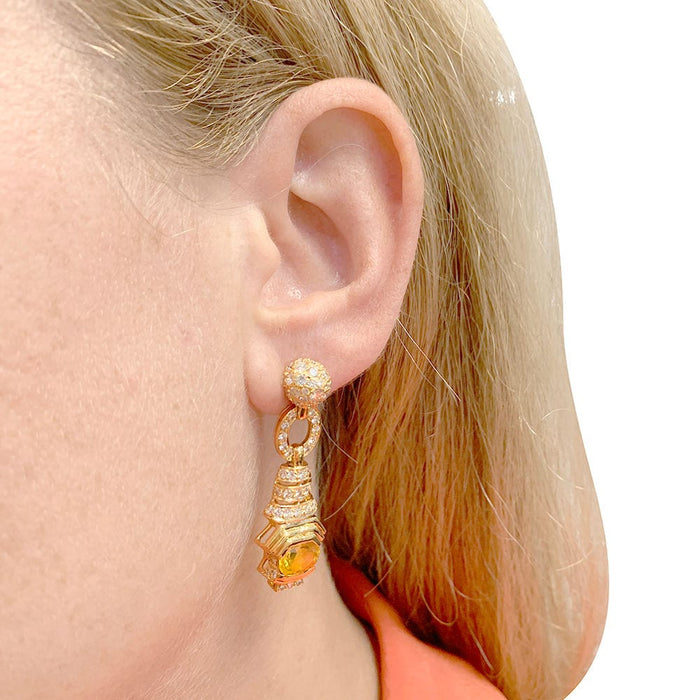 Boucles d'oreilles Boucles d'oreilles en or jaune saphirs jaunes et diamants. 58 Facettes 31560