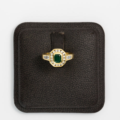 Bague 55 Bague en or 18 carats, diamants et émeraude 58 Facettes