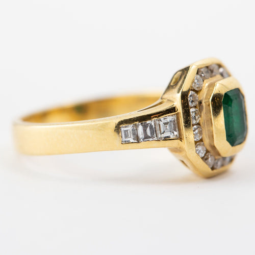 Bague 55 Bague en or 18 carats, diamants et émeraude 58 Facettes