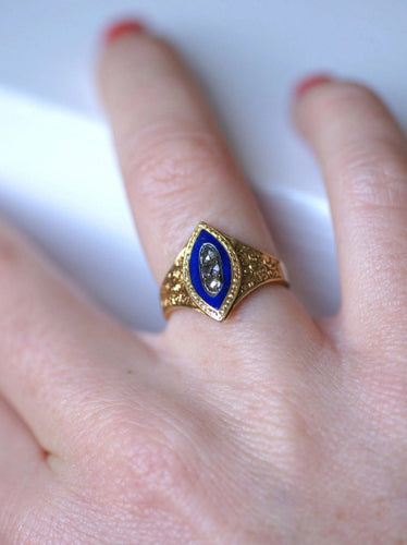 Bague marquise ancienne en or jaune et diamant sur émail bleu 58 Facettes