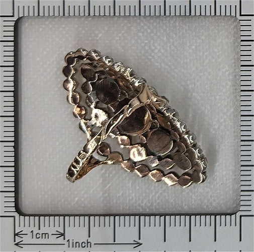 Bague 58 Artisanat victorien : une bague en or et diamants d'allure royale 58 Facettes 23073-0137