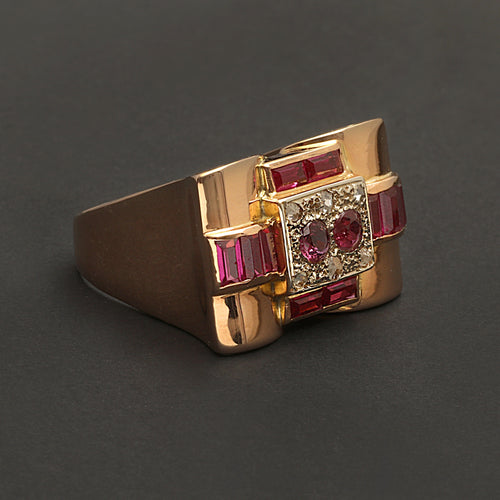 Bague Bague en or jaune, gris, rubis et diamants "Folles années" 58 Facettes 1828