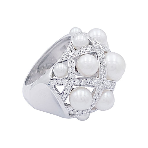 Bague 56 Bague Chanel, Baroque, or blanc, diamants, perles de culture. 58 Facettes 32342