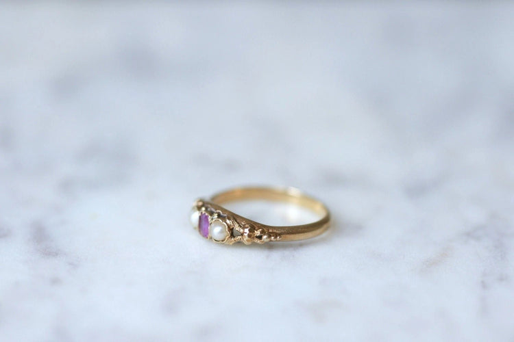 Bague 53 Bague bandeau rubis et perles sur or 58 Facettes