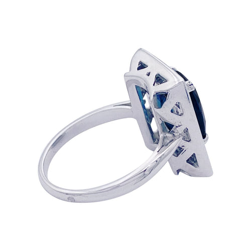 Bague 53 Bague or blanc, saphir 3,84 cts et diamants baguettes. 58 Facettes 32602