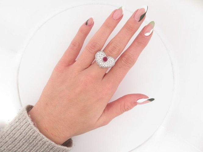 Bague 61 bague coeur sertie de 65 diamants 1.62ct & 1 rubis 61 en or blanc 58 Facettes 258508