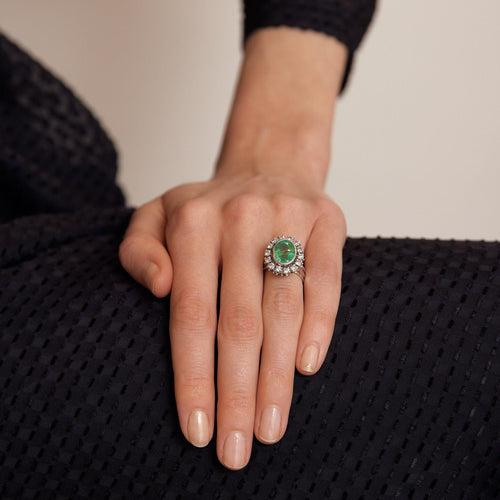 Bague 49 Bague Marguerite en or gris, émeraude, diamants 58 Facettes