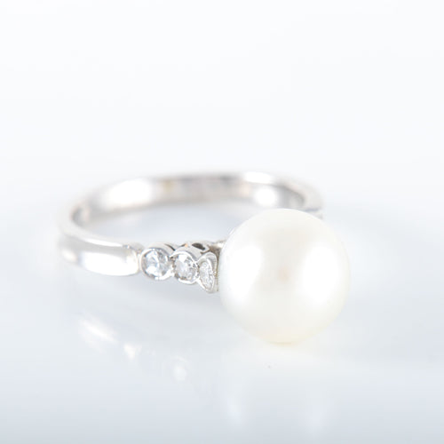 Bague 52 BAGUE OR GRIS PERLE BLANCHE ENTOURAGE DIAMANTS 58 Facettes LP 918