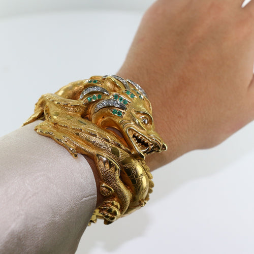 Bracelet MANCHETTE DRAGON DIAMANTS ET EMERAUDES 58 Facettes