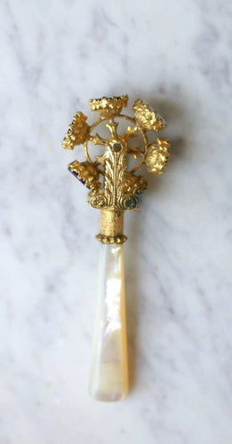 Accessoire Roue de cachet intailles, manche en nacre 58 Facettes