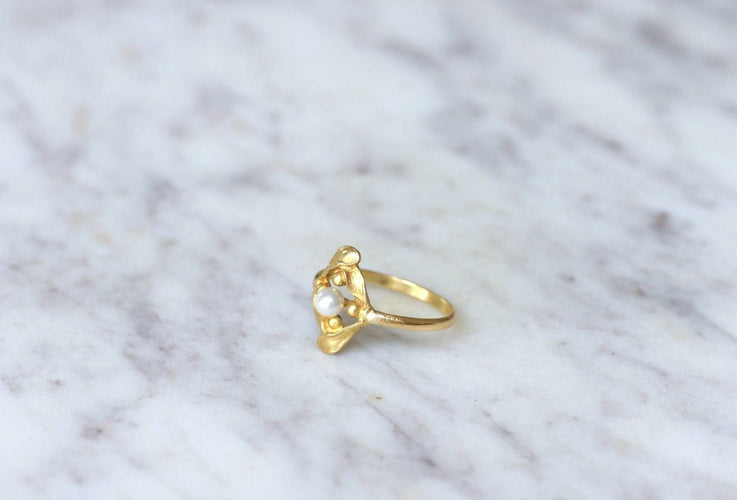 Bague Bague Art Nouveau gui, or et perle 58 Facettes