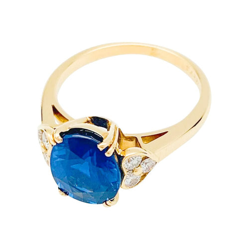 Bague 53 Bague Mauboussin, centrée d'un saphir ovale encadré de diamants. 58 Facettes 31233