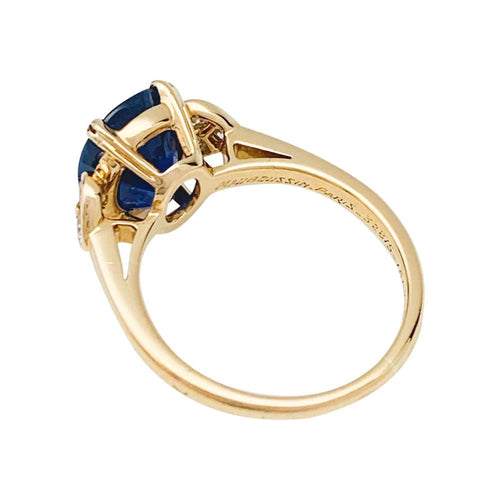 Bague 53 Bague Mauboussin, centrée d'un saphir ovale encadré de diamants. 58 Facettes 31233
