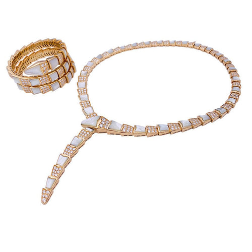 Collier Collier Bulgari, "Serpenti Viper", or rose, nacre et diamants. 58 Facettes 33143