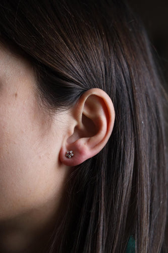 Boucles d'oreilles Boucles d'oreilles Puces Or jaune Saphir rose 58 Facettes 2218649CN