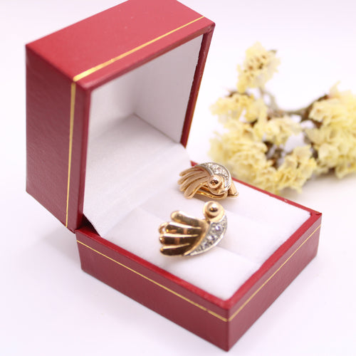 Boucles d'oreilles Boucles d'oreilles Année 1950 volutes Diamants Deux Ors 58 Facettes