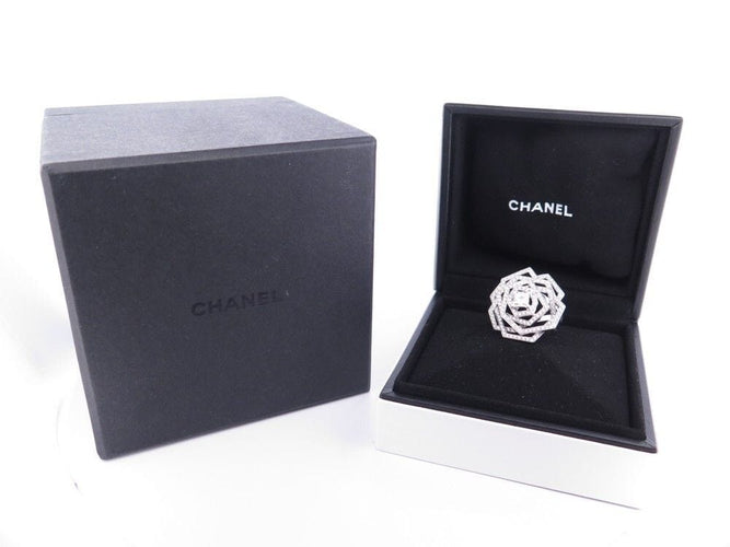 Bague 55 bague CHANEL camelia 1932 or blanc 18k & 167 diamants 2.31ct 58 Facettes 255365
