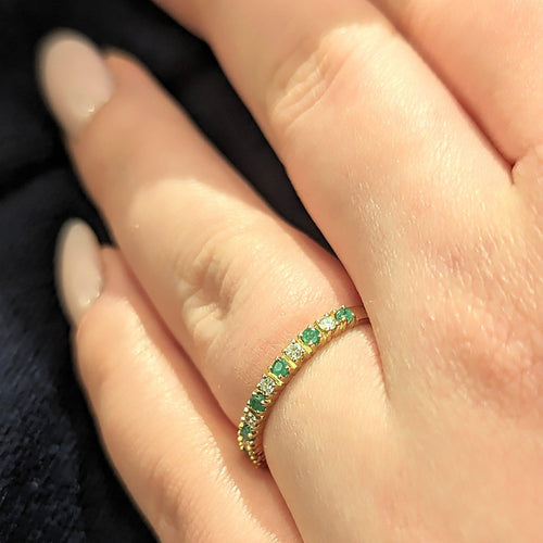 Bague Alliance en or jaune diamants et émeraudes 58 Facettes 25036