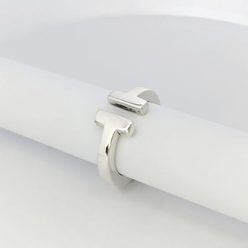 Bague TIFFANY & CO - Bague modèle "T" argent 58 Facettes 25380