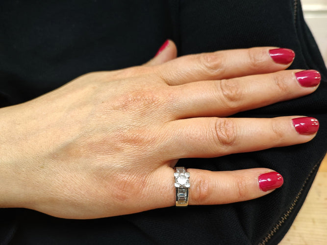 Bague Bague solitaire diamant avec baguettes 58 Facettes SOLO.BAGTT-751.1