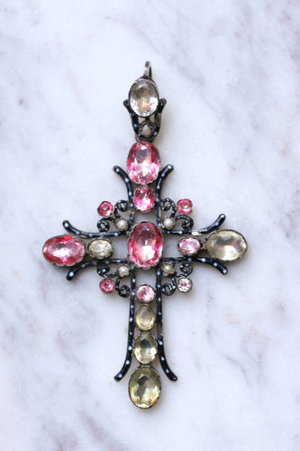 Pendentif Croix ancienne en argent, émail, et pierres du Rhin 58 Facettes