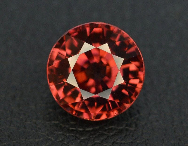 Gemstone Zircon rouge 2.75cts non chauffé 58 Facettes 281