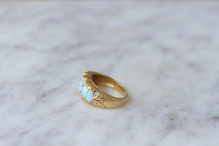 Bague Bague jarretière opales et diamants 58 Facettes