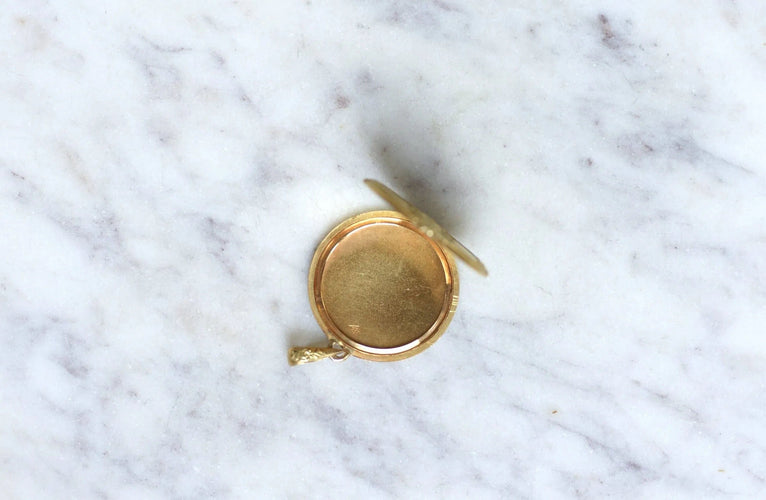 Pendentif Médaillon Ouvrant Guirlande Or jaune 58 Facettes