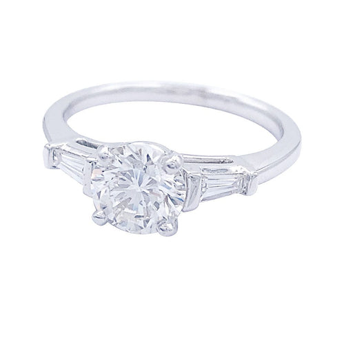 Bague 53 Bague solitaire encadré de diamants baguette. 58 Facettes 32529