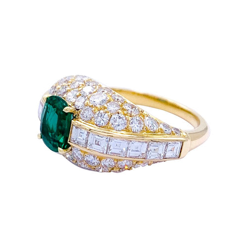 Bague 54 Bague or jaune, émeraude et pavage diamants. 58 Facettes 32324