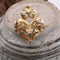 Broche Broche ancienne fleur de lys or jaune 58 Facettes 11-030