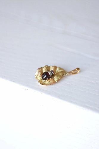 Pendentif Pendentif feuille et insecte ancien en or et grenat 58 Facettes