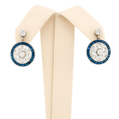 Boucles d'oreilles Boucles d'oreilles pendantes Platine Diamants et Saphirs 58 Facettes CB8B2E4D08C644A5846B8F116F4EB2F4