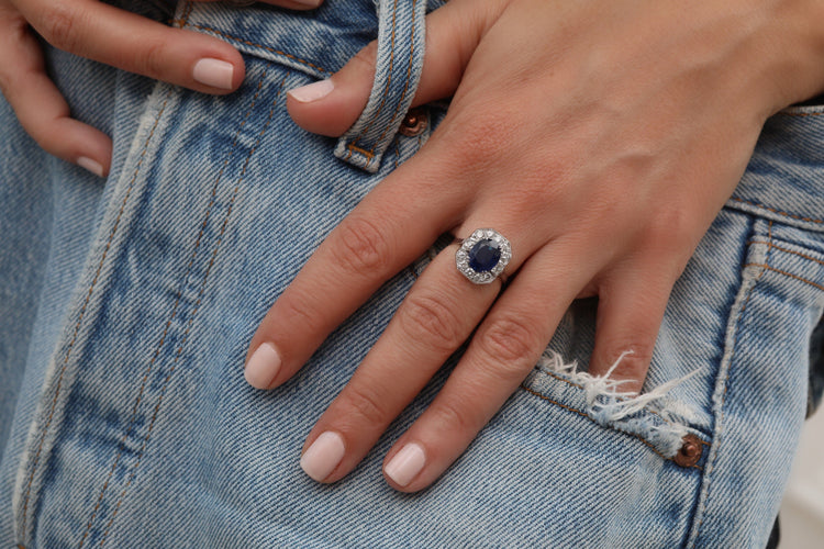 Bague Bague Marguerite or gris, saphir et diamants "Lady Di" 58 Facettes 2429